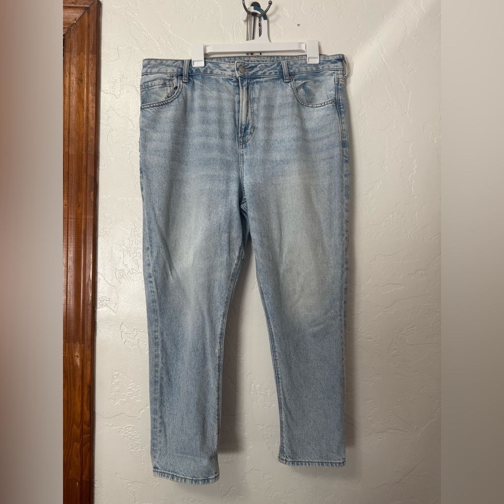 American Eagle Strigid Straight Leg Jeans